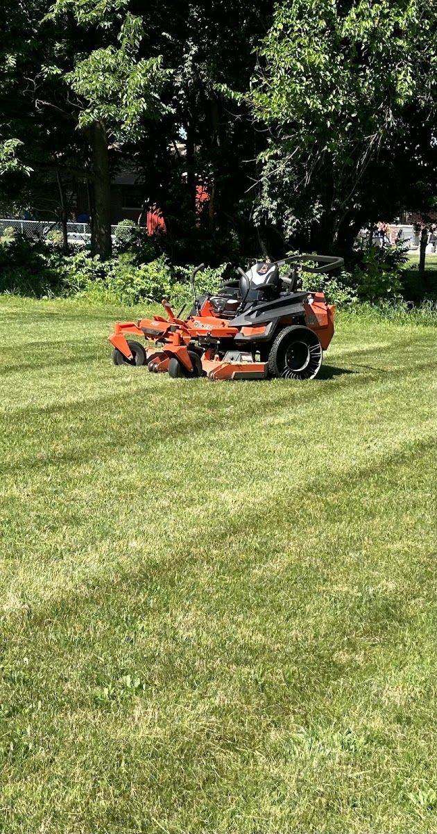 Boss Pros Lawn Care work